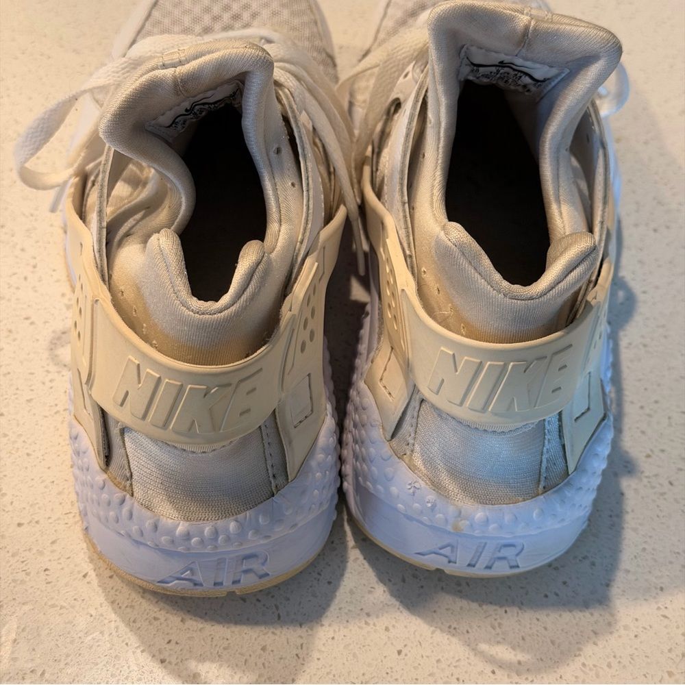 Nike Air Huarache Triple White Men 10 EUR 44 Neoprene Sleeve 318429-111 - Picture 5 of 9